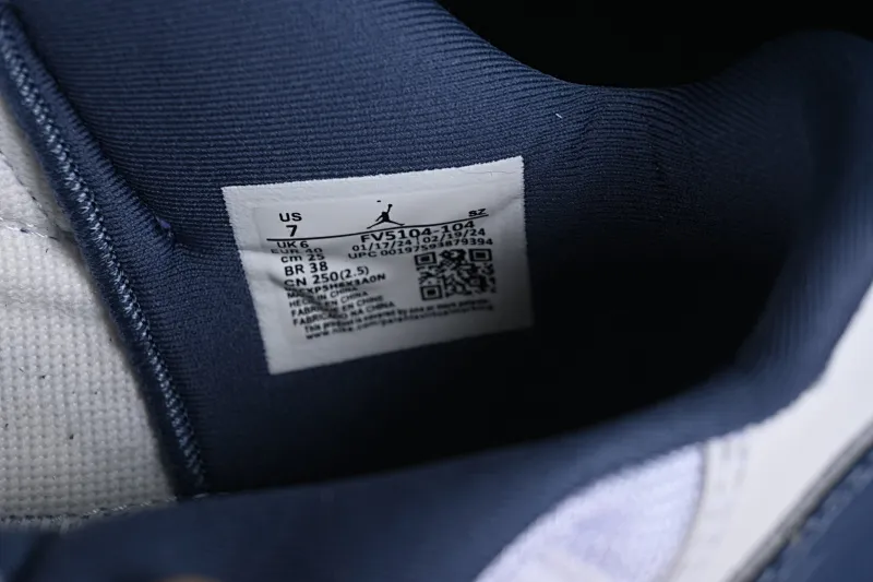 All categories Air Jordan Jordan series basketball shoes Air Jordan 11 F version Air Jordan 11 Low "Diffused Blue" AJ11 Joe 11 navy blue genuine carbon FV5104-104
